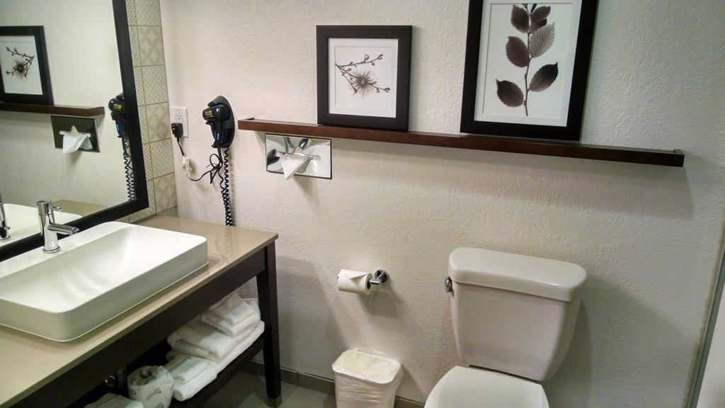 Country Inn & Suites By Radisson, Chippewa Falls, Wi Phòng bức ảnh