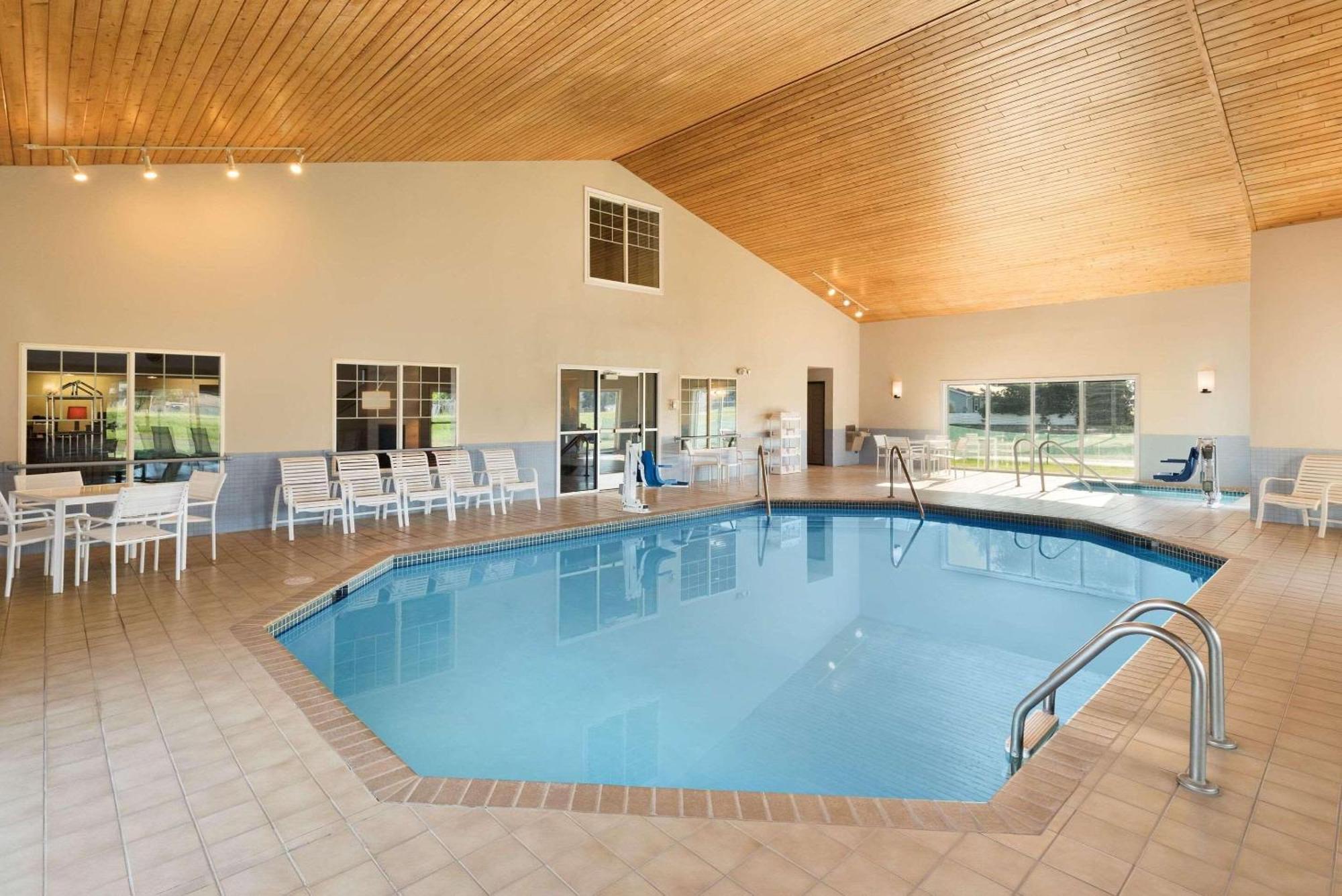Country Inn & Suites By Radisson, Chippewa Falls, Wi Ngoại thất bức ảnh