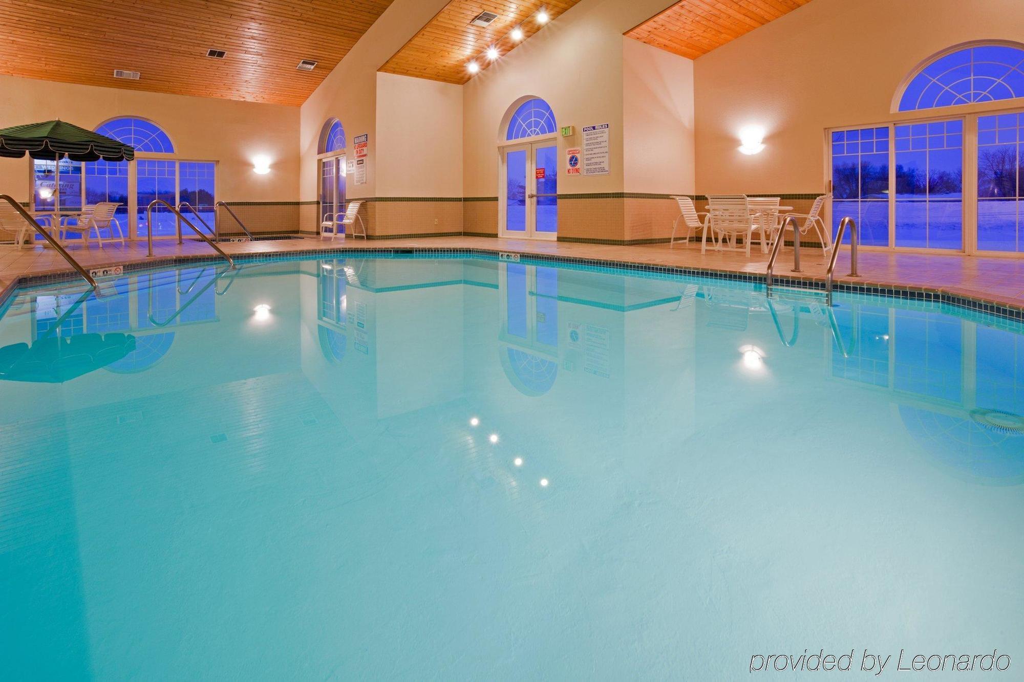 Country Inn & Suites By Radisson, Chippewa Falls, Wi Ngoại thất bức ảnh