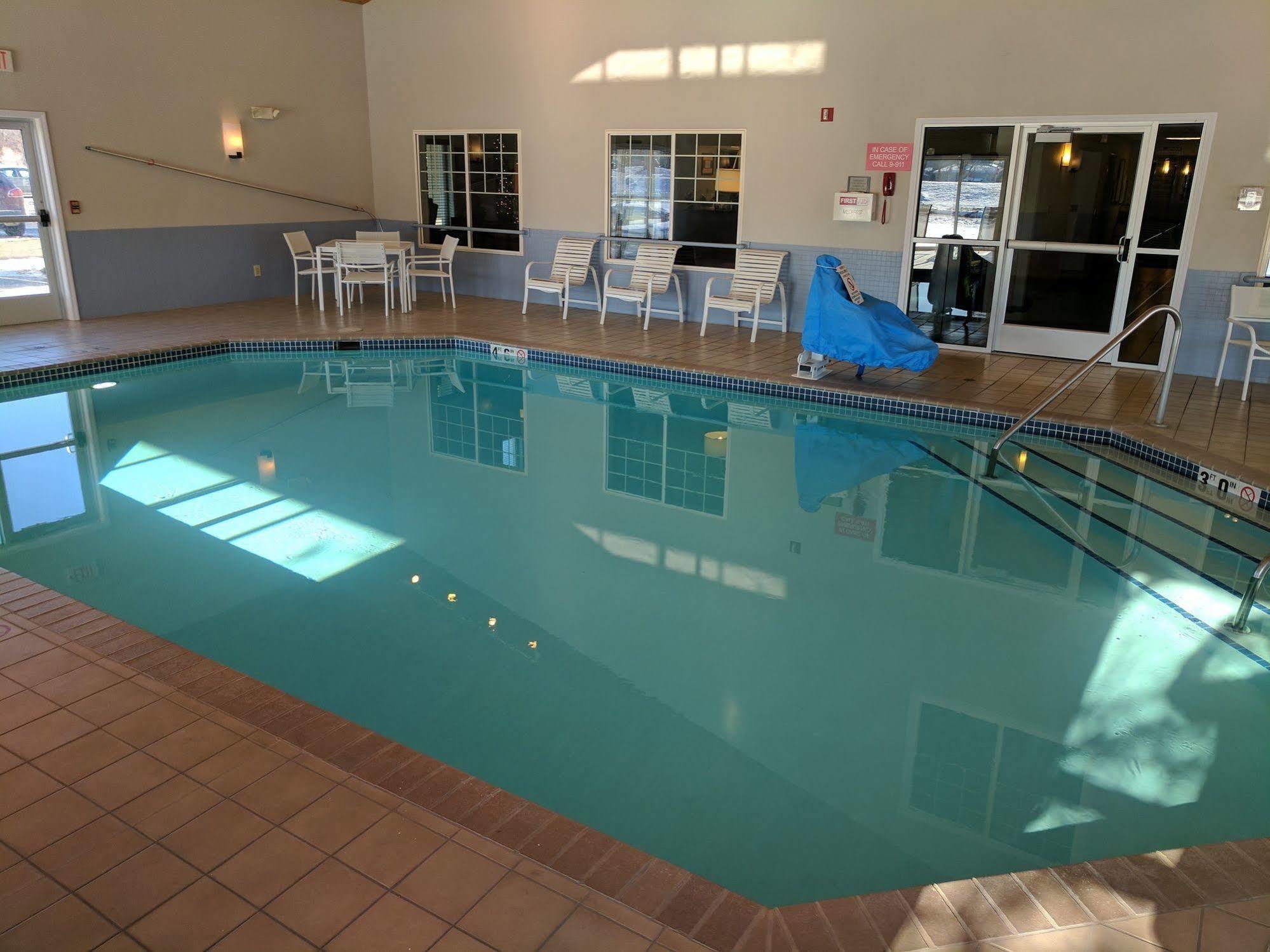Country Inn & Suites By Radisson, Chippewa Falls, Wi Ngoại thất bức ảnh
